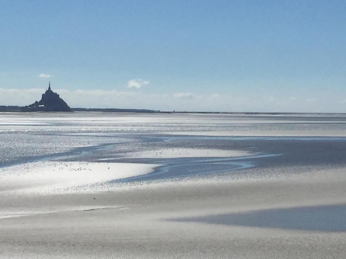 Chambre A Proximite De La Baie Du Mont Saint Michel Avranches Exterior photo